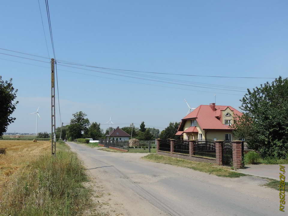Elektrownie wiatrowe na obrzeżach Ciechanowa, powiat ciechanowski, województwo mazowieckie.