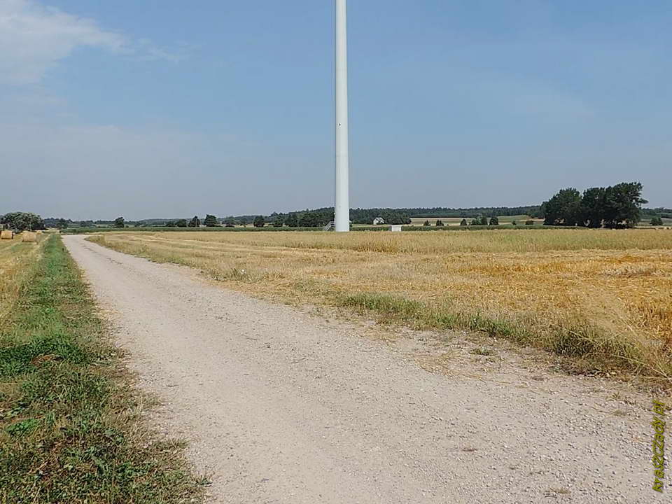 Elektrownie wiatrowe na obrzeżach Ciechanowa, powiat ciechanowski, województwo mazowieckie.