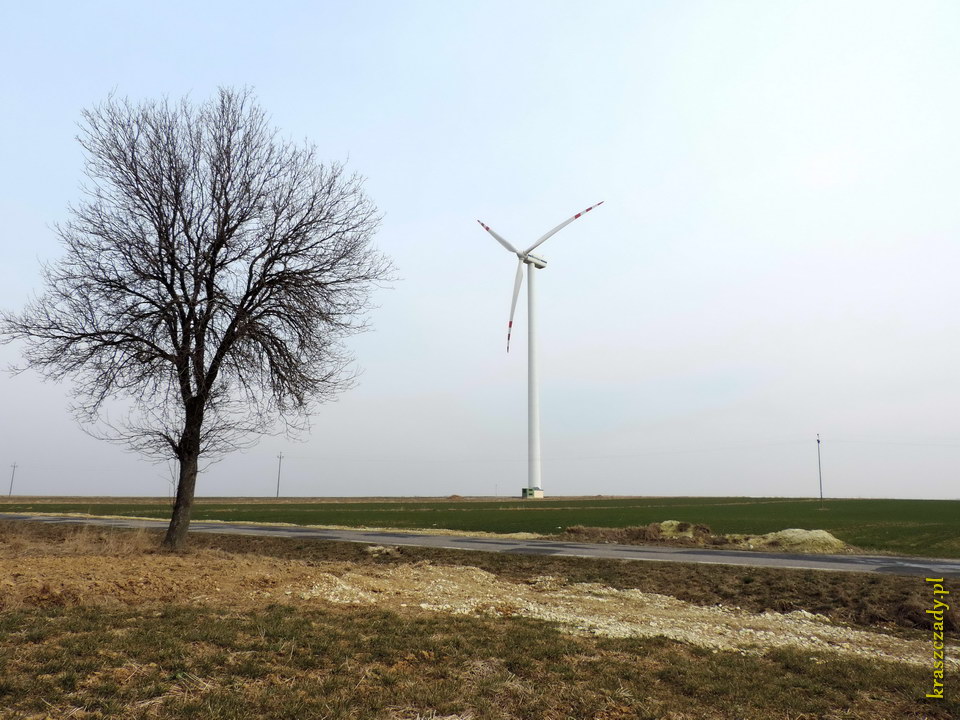 Pierwsza elektrownia wiatrowa w Żółkoewce - widok ogólny