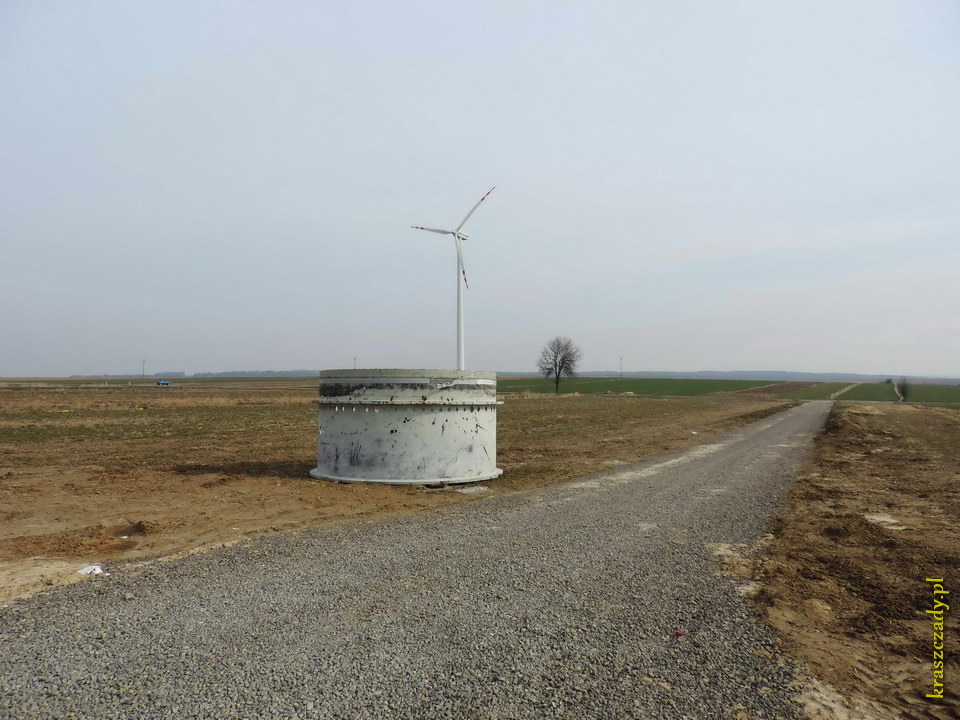 Pierwsza elektrownia wiatrowa w Żółkoewce - widok ogólny